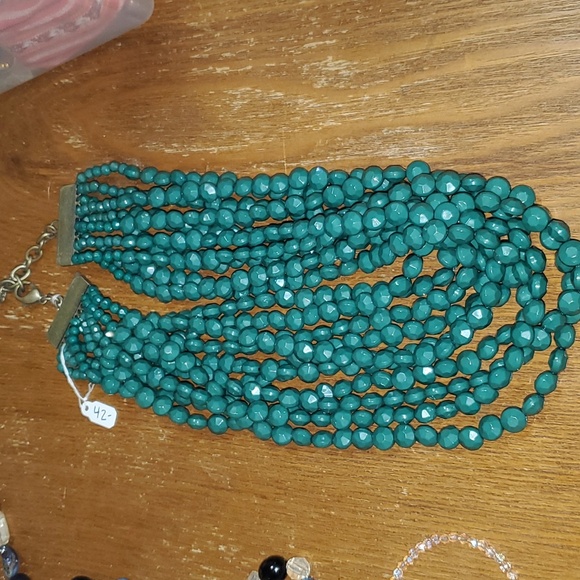 unknown Jewelry - 10/$10❤️🔥 Faux signed green faceted beaded multi stranded dangly necklace